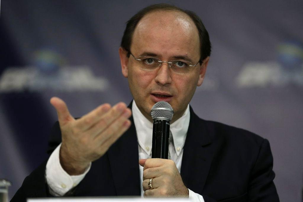 Ministro da educa&ccedil;&atilde;o justificou aumento com aumento de demanda por cursos mais caros