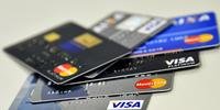 Pesquisa revela que 39% dos entrevistados estavam com atraso no pagamento de cartões de crédito