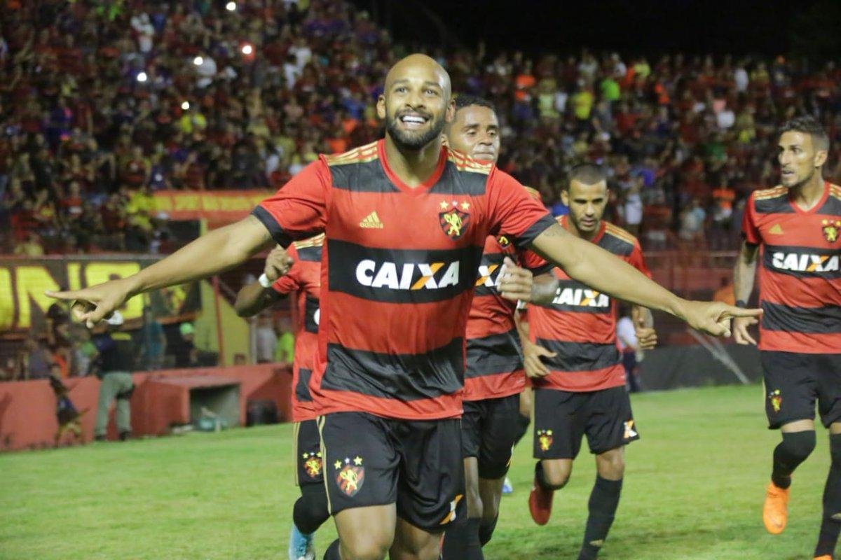 Fellipe Bastos, de fora da &aacute;rea, anotou o &uacute;nico gol da partida
