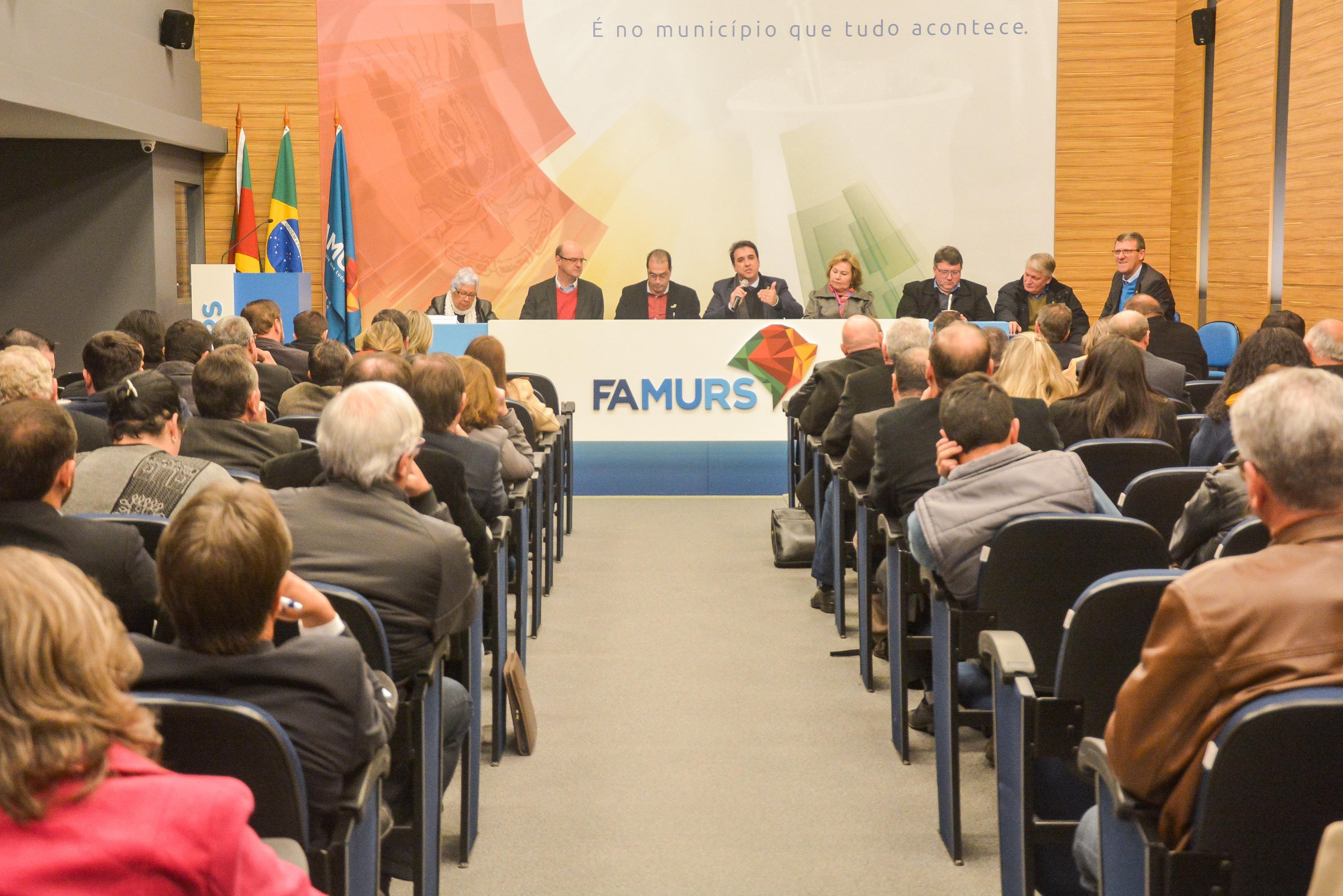 Representantes se reuniram nesta quinta-feira para enviar documento a Sartori