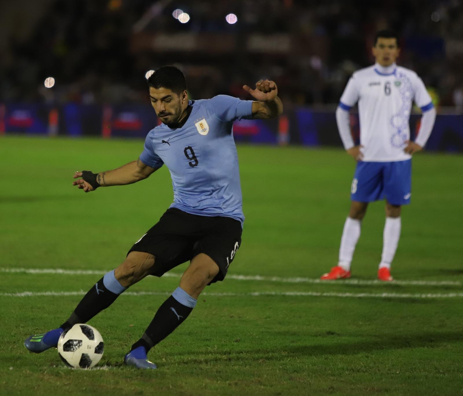 Su&aacute;rez, de p&ecirc;nalti, marcou o segundo gol do Uruguai