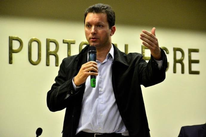 Prefeito diz que processo de cobran&ccedil;a &eacute; normal e que boleto n&atilde;o significa impactos financeiros &agrave; C&acirc;mara Riograndense do Livro