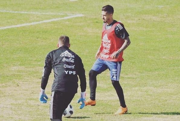 Lanzini lesiona joelho em treino e est&aacute; fora da Copa do Mundo 