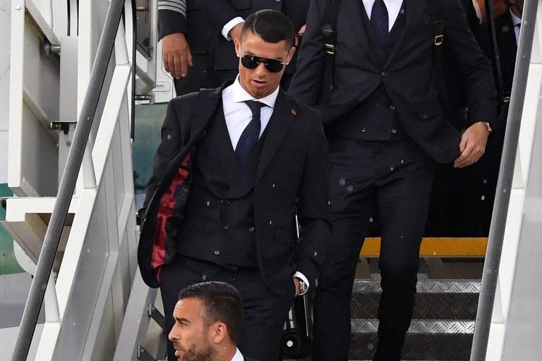 Portugal de Cristiano Ronaldo chega &agrave; R&uacute;ssia para Copa do Mundo
