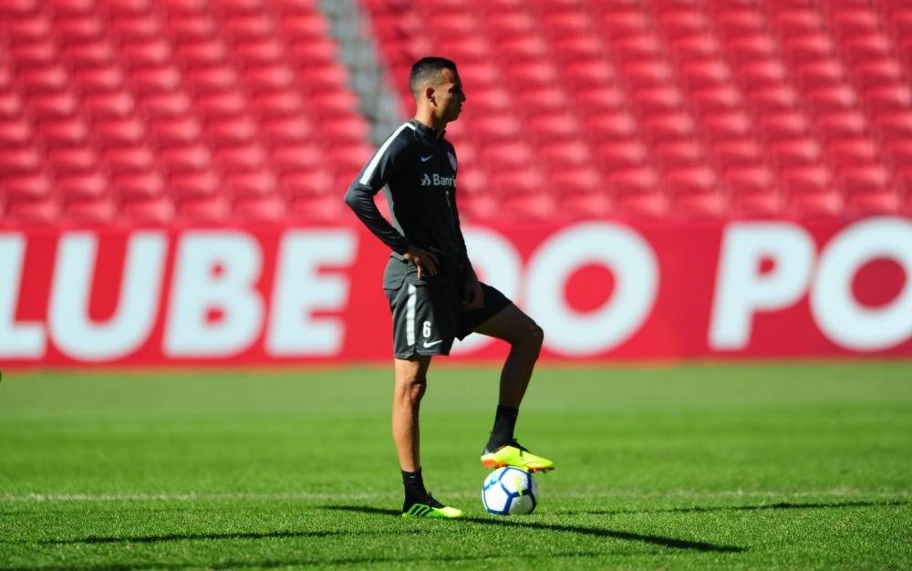 Iago sugere Inter com marca&ccedil;&atilde;o adiantada diante do Santos  