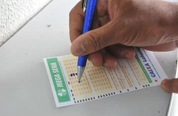 Mega-Sena acumula e pr&ecirc;mio vai a R$ 14 milh&otilde;es 