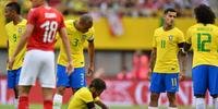 Aos 3 minutos, Neymar sofreu falta dura