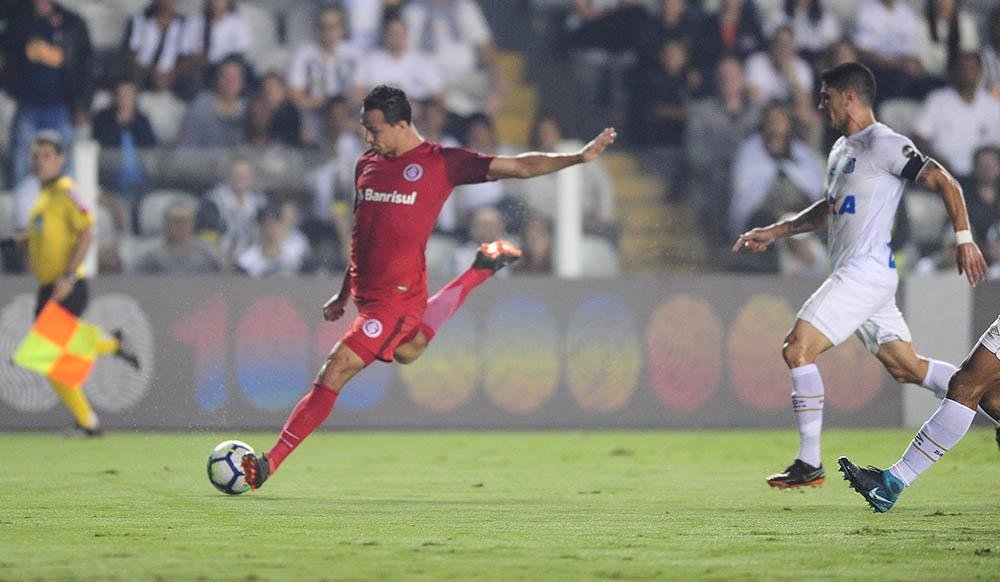 Leandro Dami&atilde;o marcou o primeiro gol da vit&oacute;ria do Inter