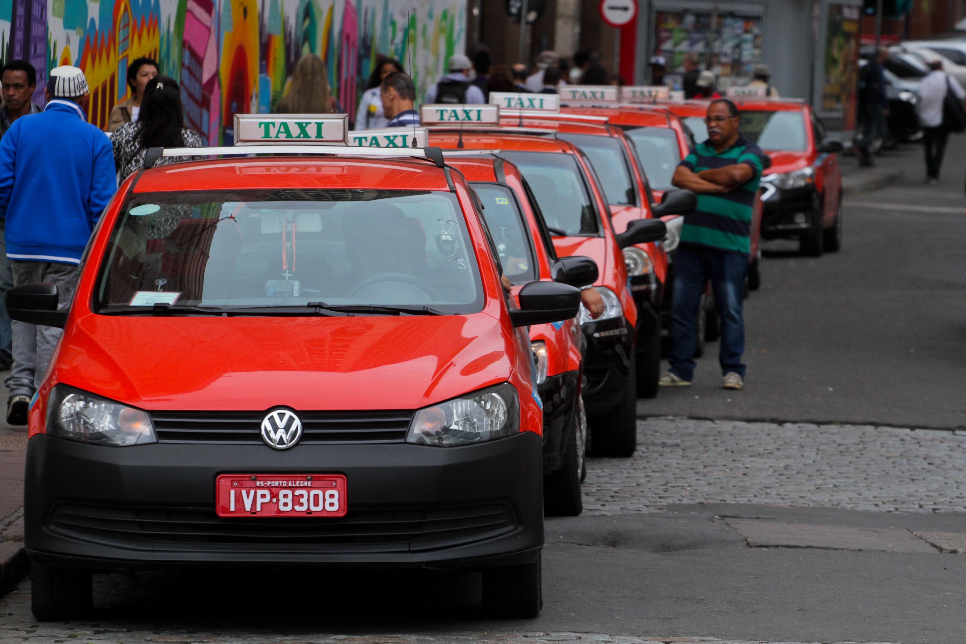 Nova lei dos t&aacute;xis obrigar&aacute; motoristas a realizarem exame toxicol&oacute;gico