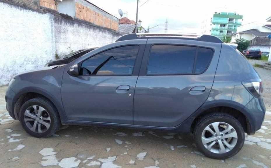 Um dos carros apreendidos durante a a&ccedil;&atilde;o