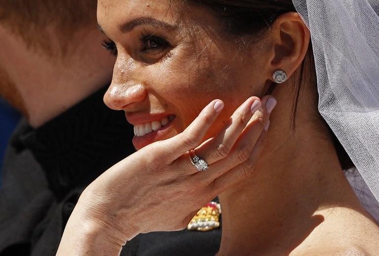 Meghan Markle usou um anel que pertencia &agrave; Diana