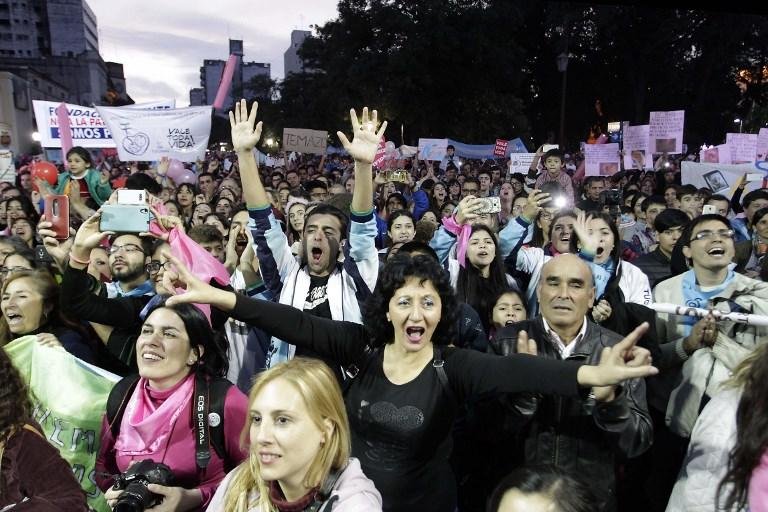 Argentinos se mobilizam para vota&ccedil;&atilde;o da Lei do Aborto