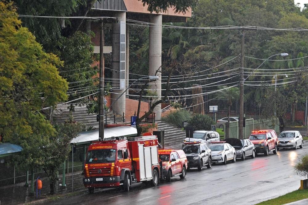 Local foi evacuado neste domingo por causa de uma rachadura no piso de uma das salas do s&eacute;timo lugar