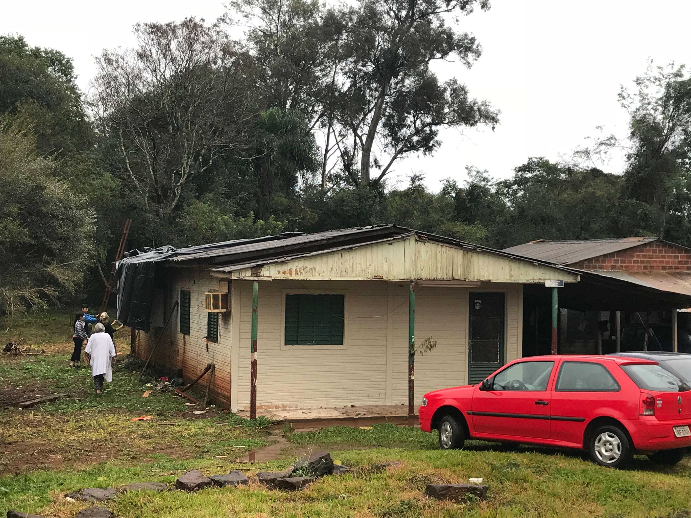 Casa atingida por temporal em Rinc&atilde;o dos Rolin