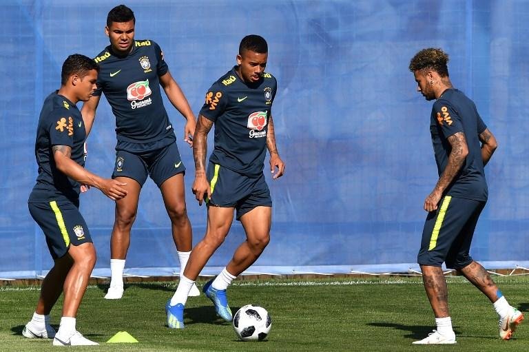 Atletas fizeram a tradicional roda de bobinho
