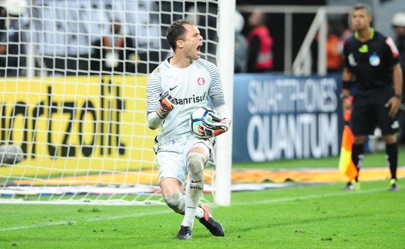 Inter anuncia renova&ccedil;&atilde;o de contrato com Marcelo Lomba 
