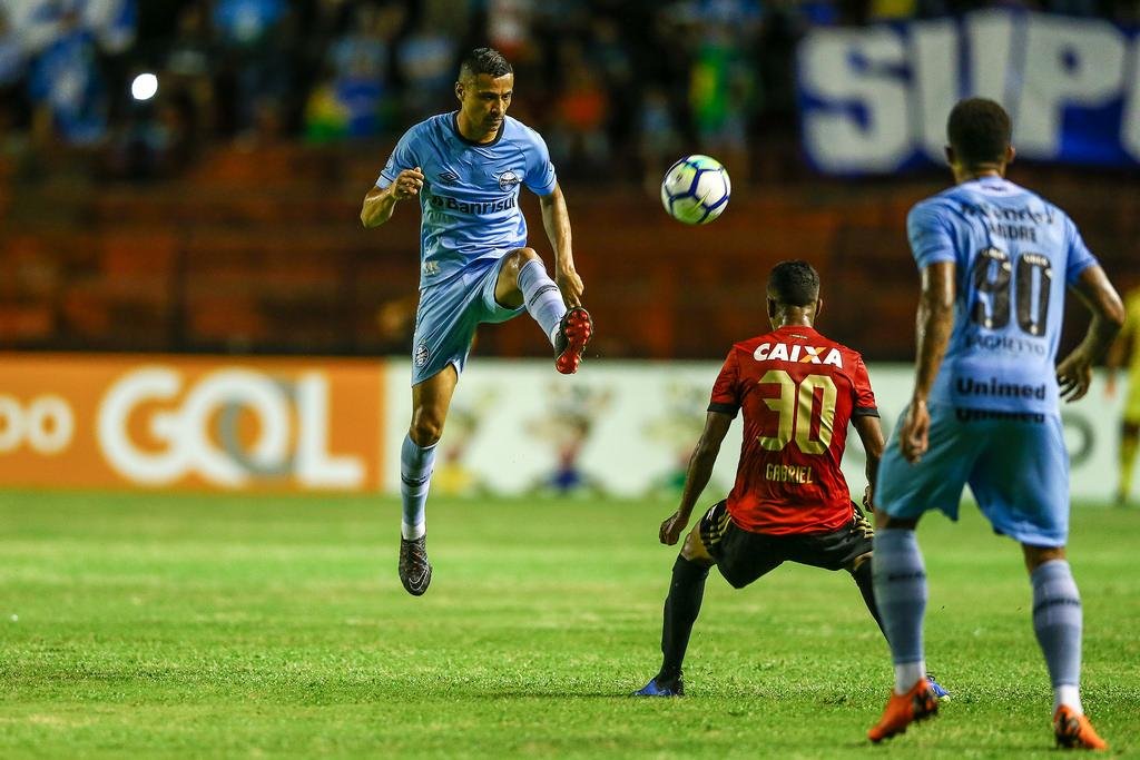 Tricolor chegou a controlar a partida, mas foi amea&ccedil;ado no fim e manteve o 0 a 0 