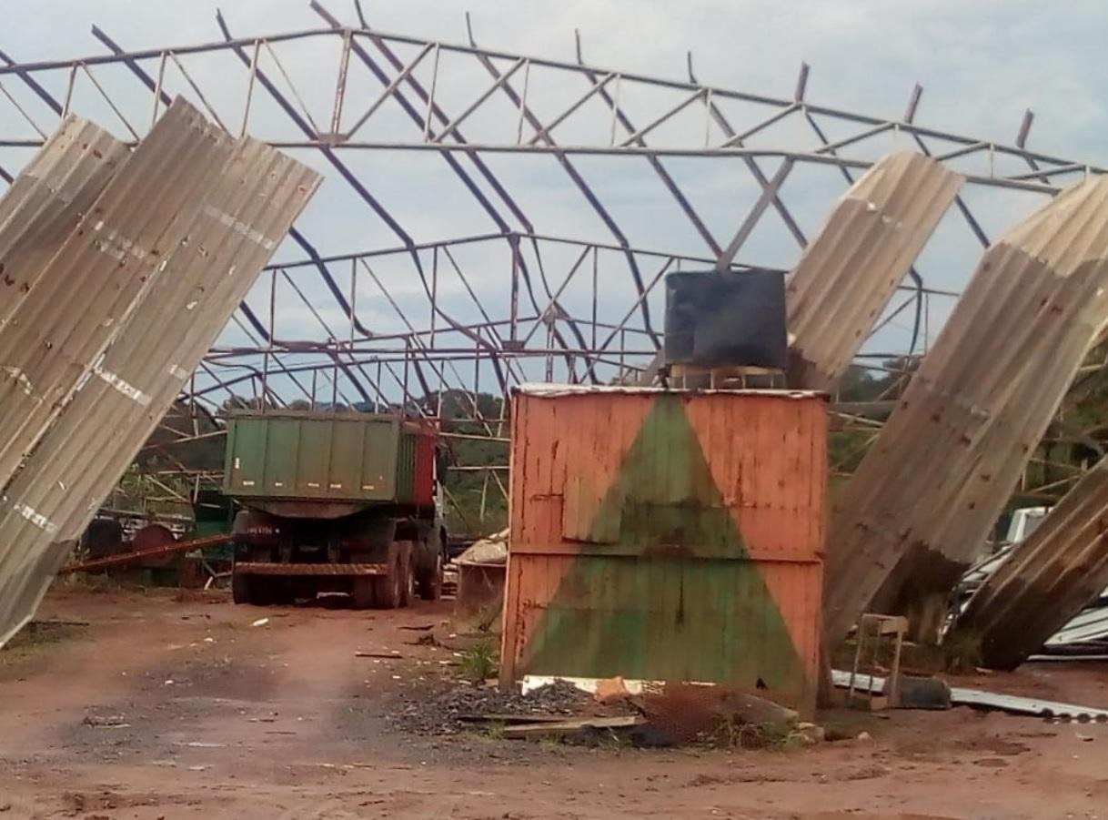 Em Est&acirc;ncia, for&ccedil;a do vento e da chuva causou destelhamentos