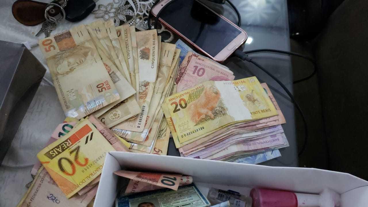Dinheiro apreendido durante mandado de busca