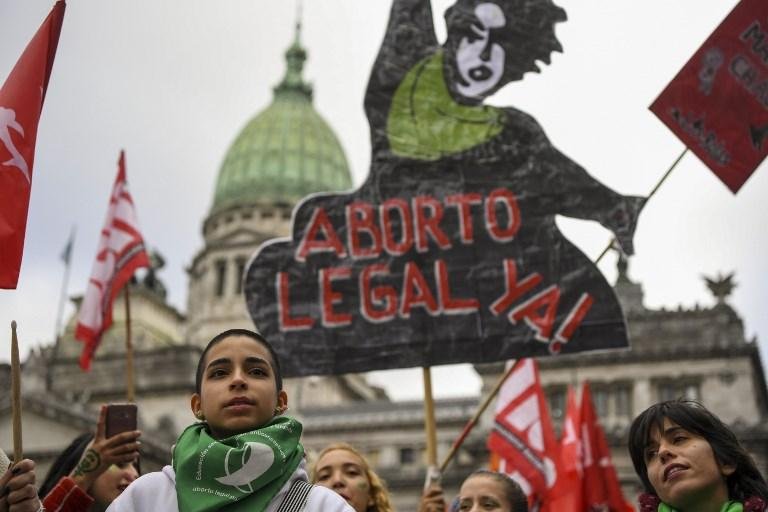 Deputados aprovam em primeira leitura a legaliza&ccedil;&atilde;o do aborto na Argentina