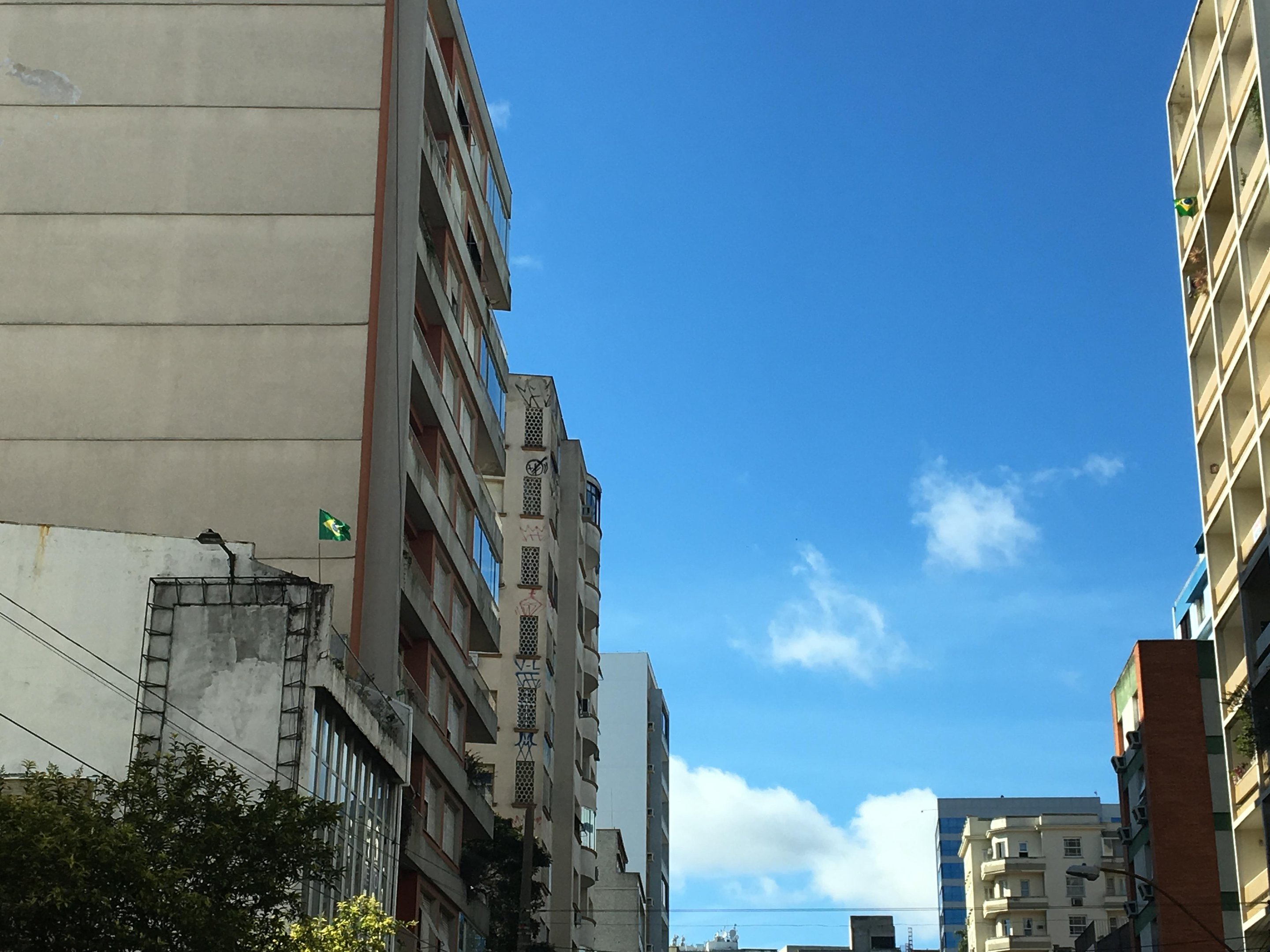 Manifesta&ccedil;&atilde;o de apoio &agrave; Sele&ccedil;&atilde;o ainda &eacute; discreta em Porto Alegre