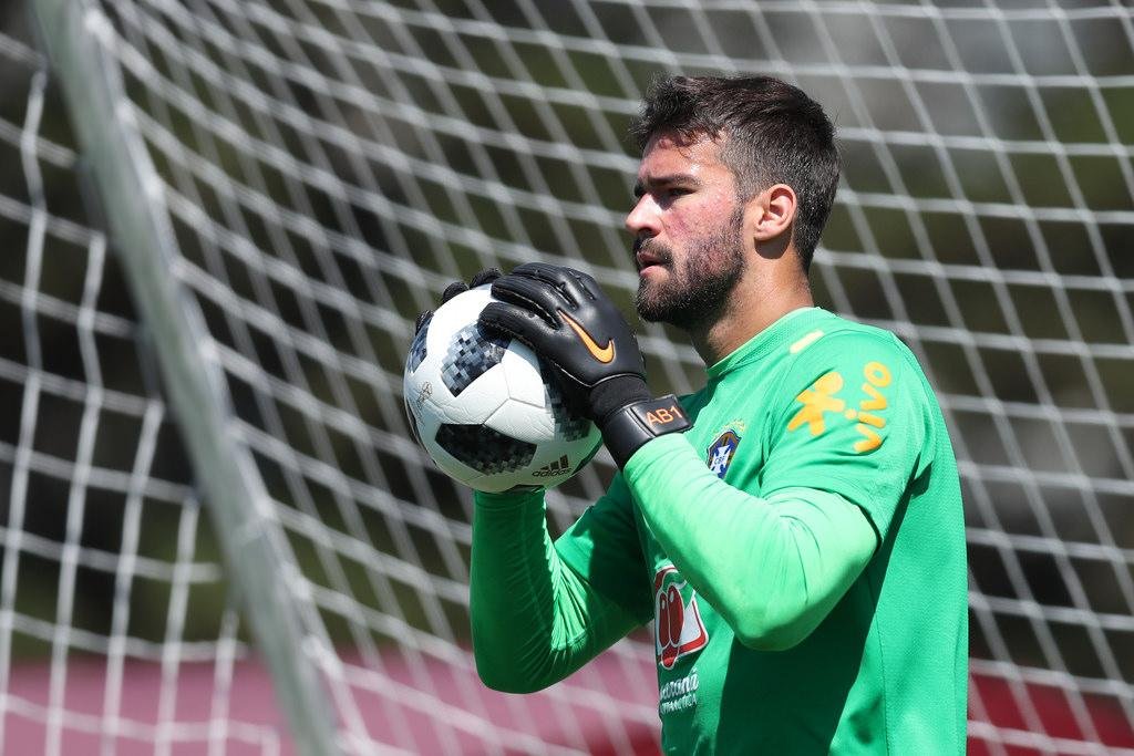 Futuro de Alisson deve ser definido at&eacute; o pr&oacute;ximo domingo, dia da estreia da Sele&ccedil;&atilde;o Brasileira na Copa do Mundo