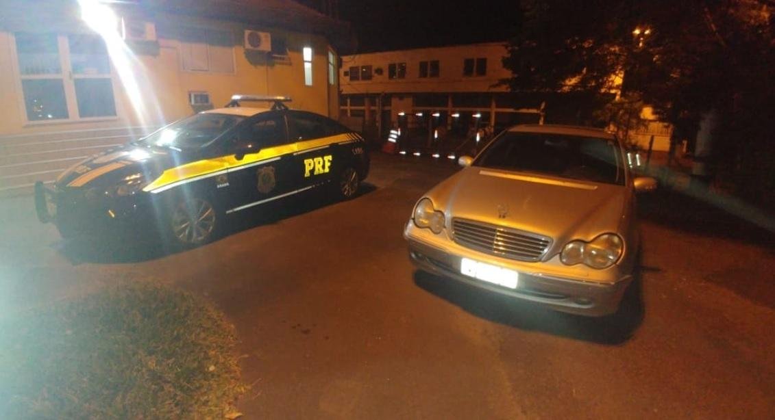 PRF apreende ve&iacute;culo de luxo com mais de R$ 10 mil em multas