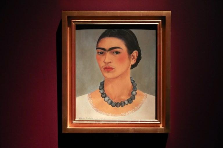 Mais de 200 objetos como vestidos, pinturas e artigos pessoais foram expostos 