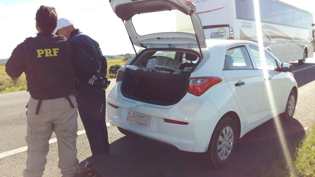 Motorista &eacute; preso em flagrante com mais de 540 mil d&oacute;lares em Pelotas