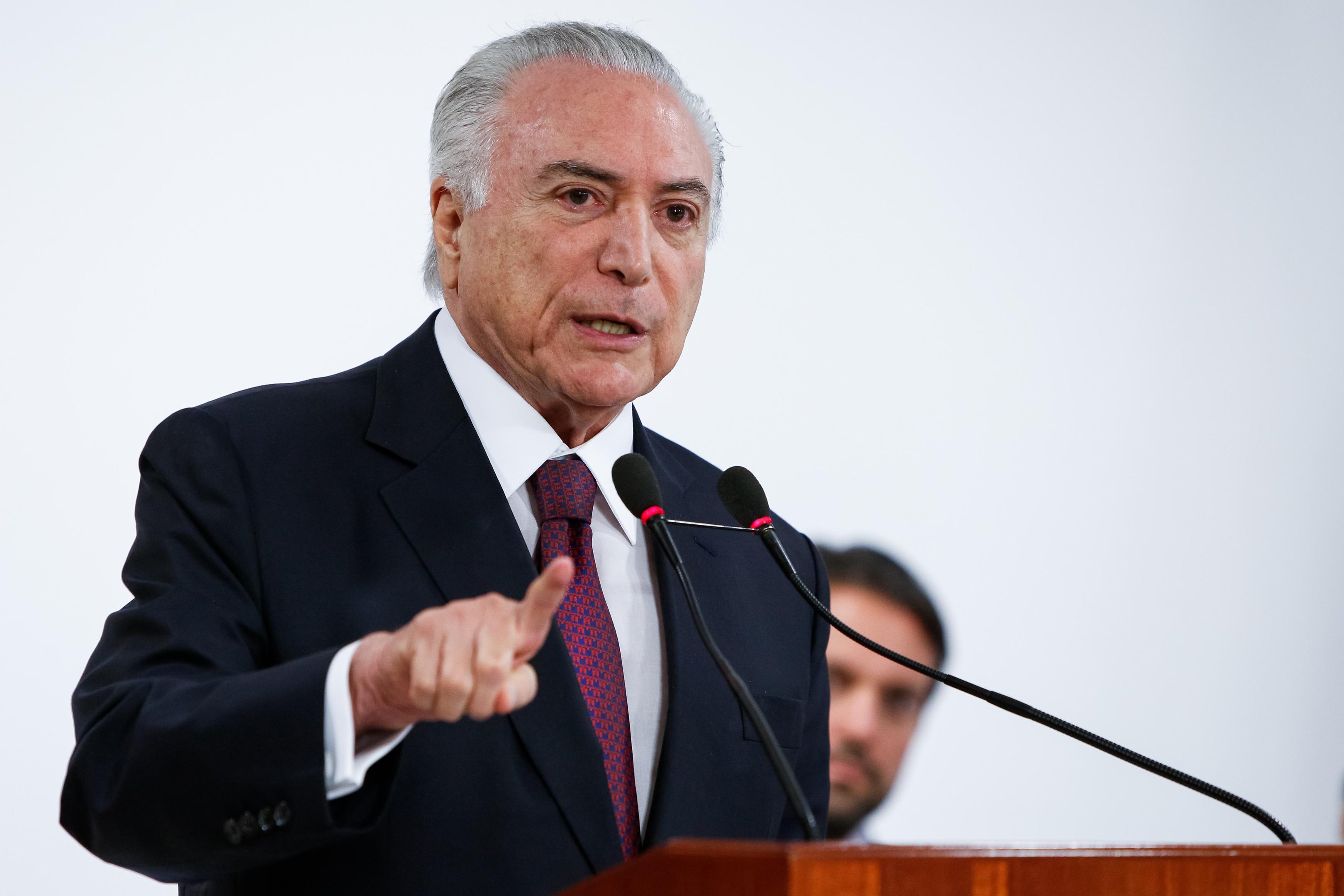 "N&atilde;o se pode amea&ccedil;ar ministros do Supremo", diz Temer