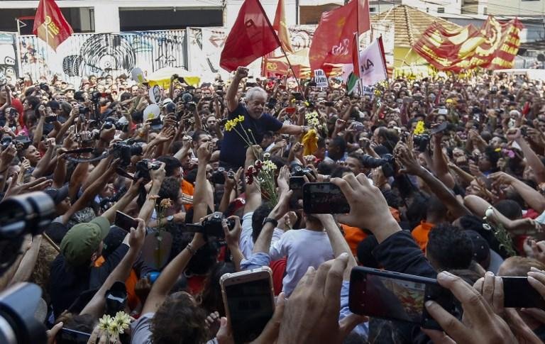 Lula recebe apoio de apoiadores no Sindicato dos Metal&uacute;rgicos