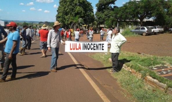 MST adia jornada de ocupa&ccedil;&otilde;es e vai refor&ccedil;ar vig&iacute;lia em apoio a Lula em Curitiba