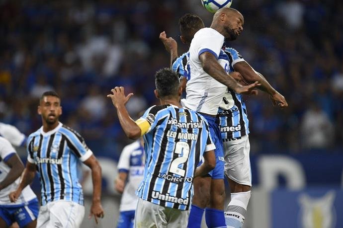 Dirigente fez muitos elogios para os jogadores, mas lembrou que a competi&ccedil;&atilde;o &eacute; longa