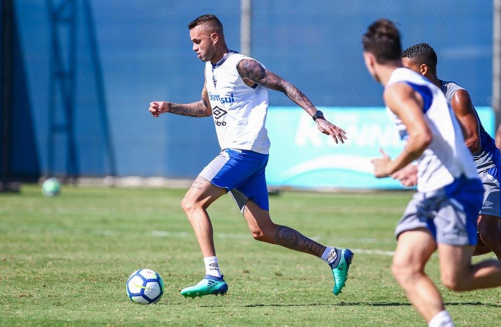 Treino do Gr&ecirc;mio &eacute; marcado pela aus&ecirc;ncia de Arthur e retorno de Luan 