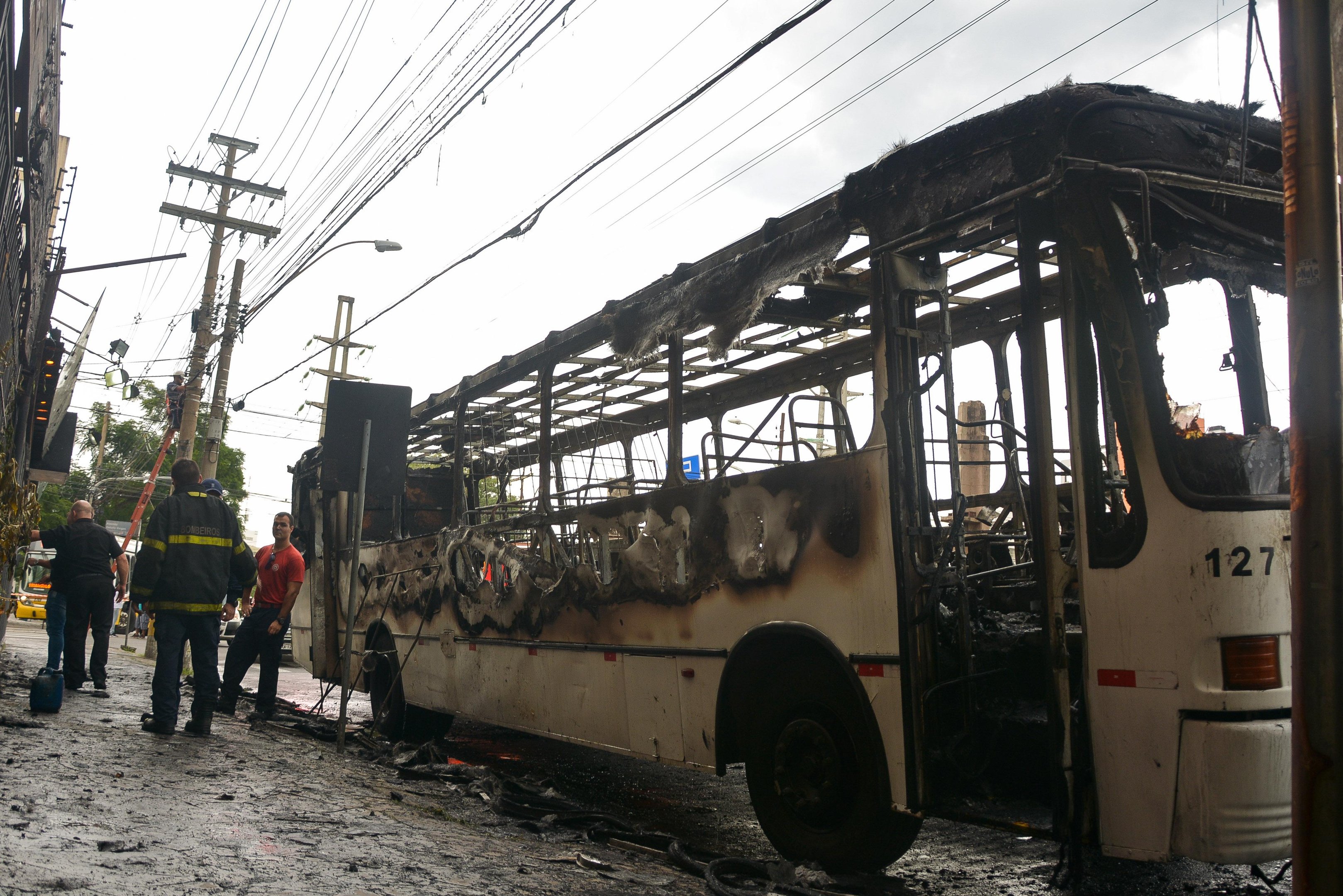 &Ocirc;nibus pegou fogo em Porto Alegre
