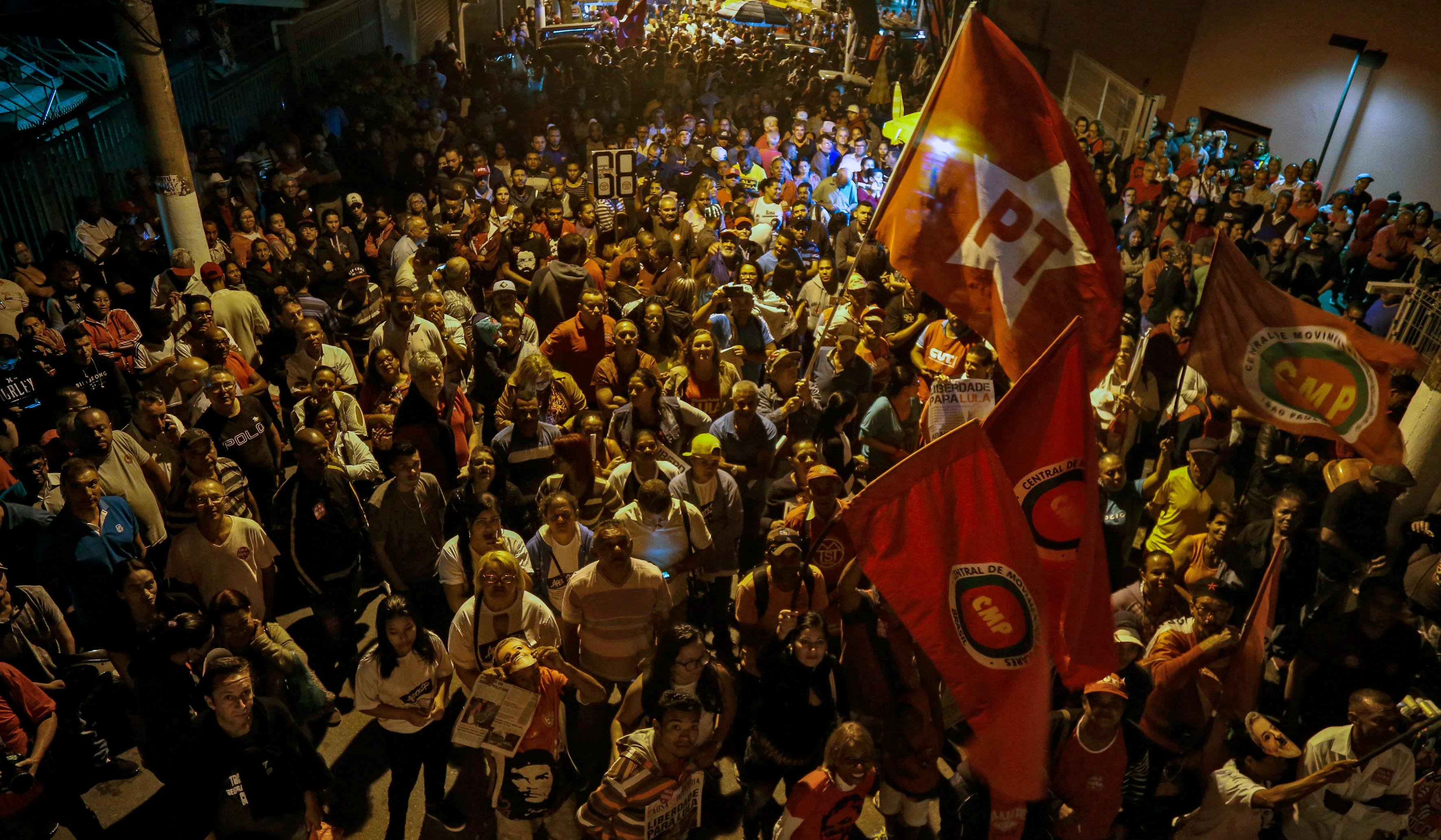 Corrente majorit&aacute;ria do partido decidiu insistir na candidatura de Lula at&eacute; o fim