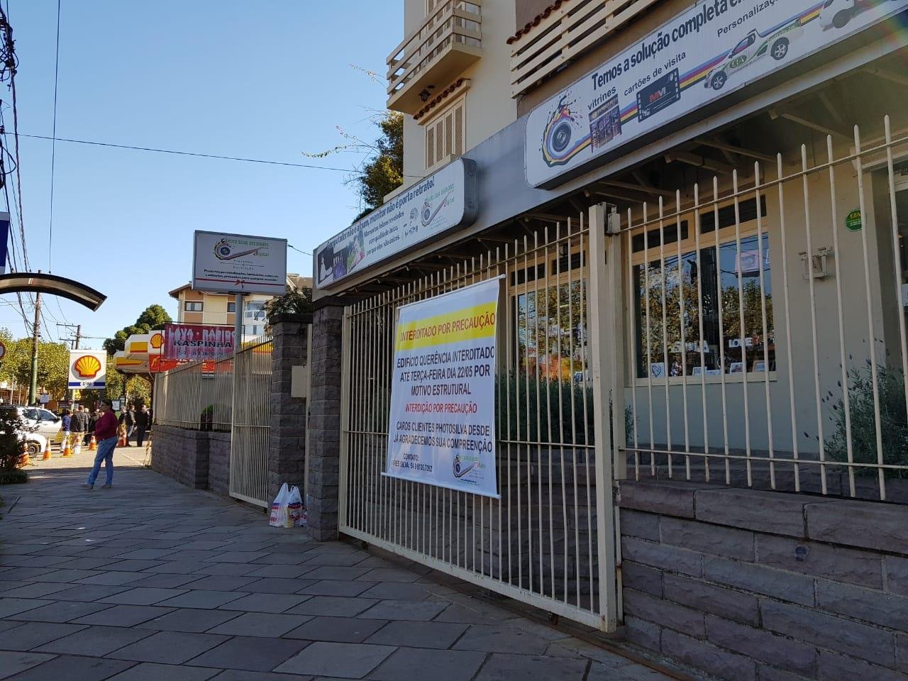 O pr&eacute;dio onde posto est&aacute; instalado foi interditado na semana passada