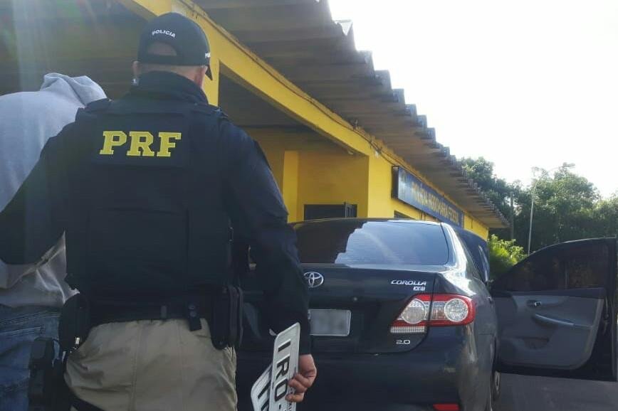 Motorista tentou fugir em alta velocidade ap&oacute;s ser abordado pela PRF