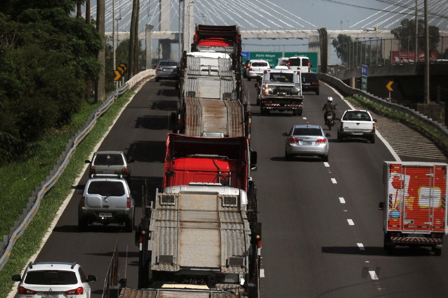 Ministro do STF atendeu pedido da AGU, que entende que STF deve julgar m&eacute;rito
