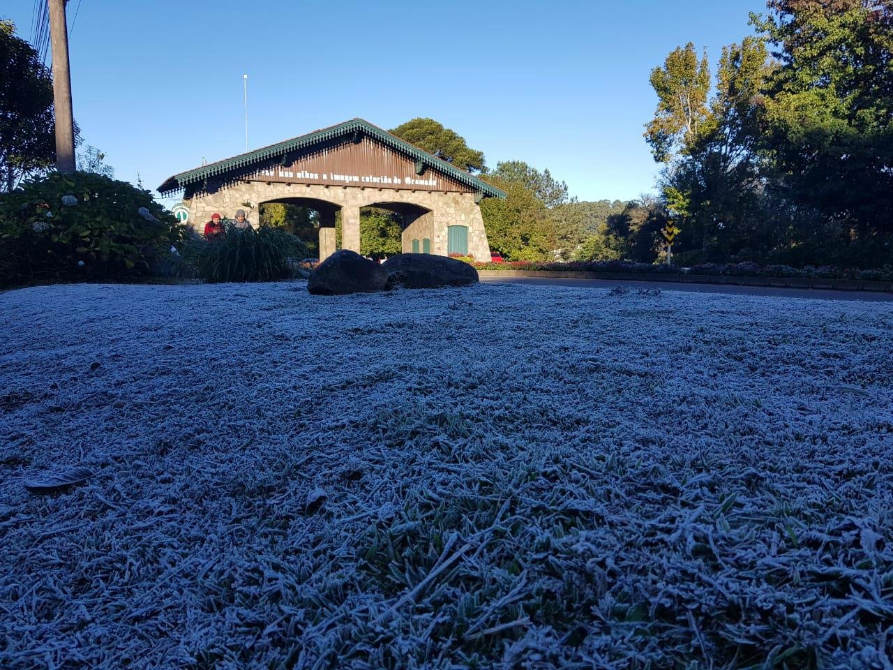 Gramado teve forma&ccedil;&atilde;o de geada intensa