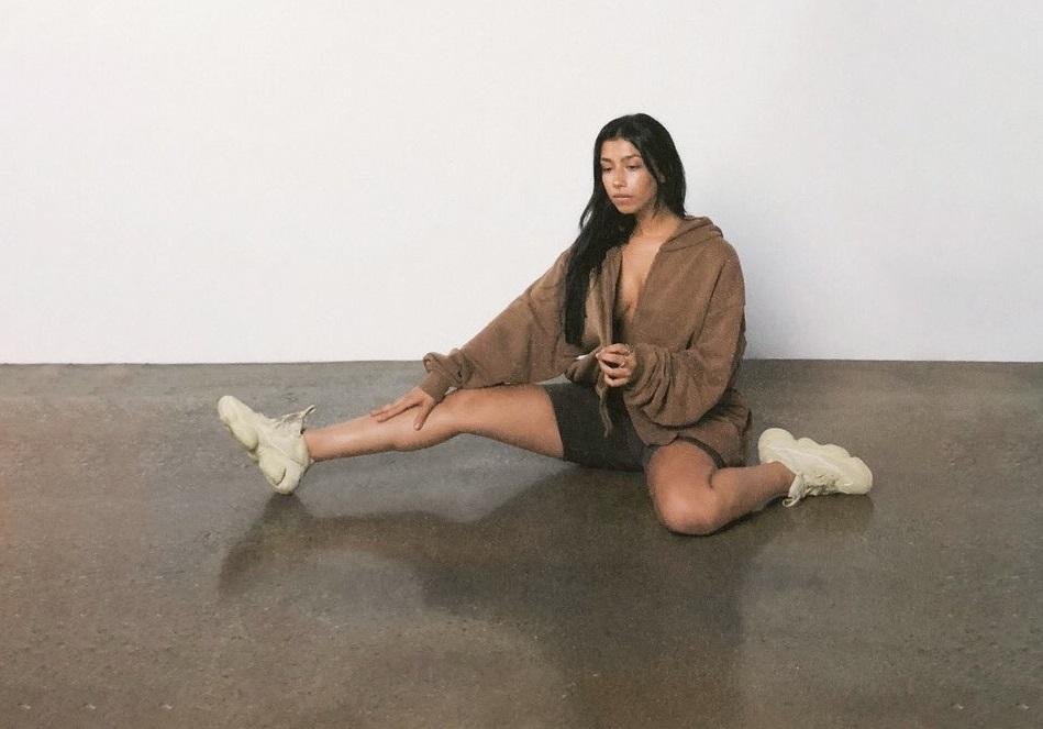 Com modelos seminus, Kanye West divulga nova cole&ccedil;&atilde;o de roupas de sua marca