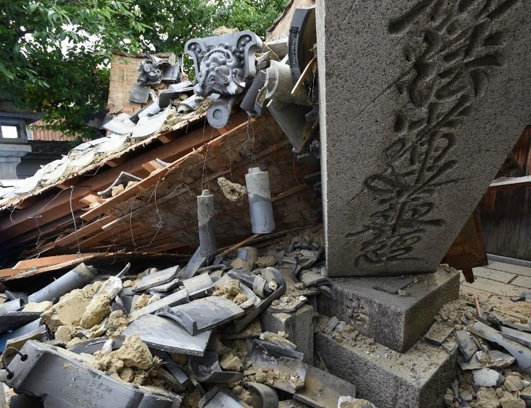 Terremoto deixa tr&ecirc;s mortos na regi&atilde;o oeste do Jap&atilde;o