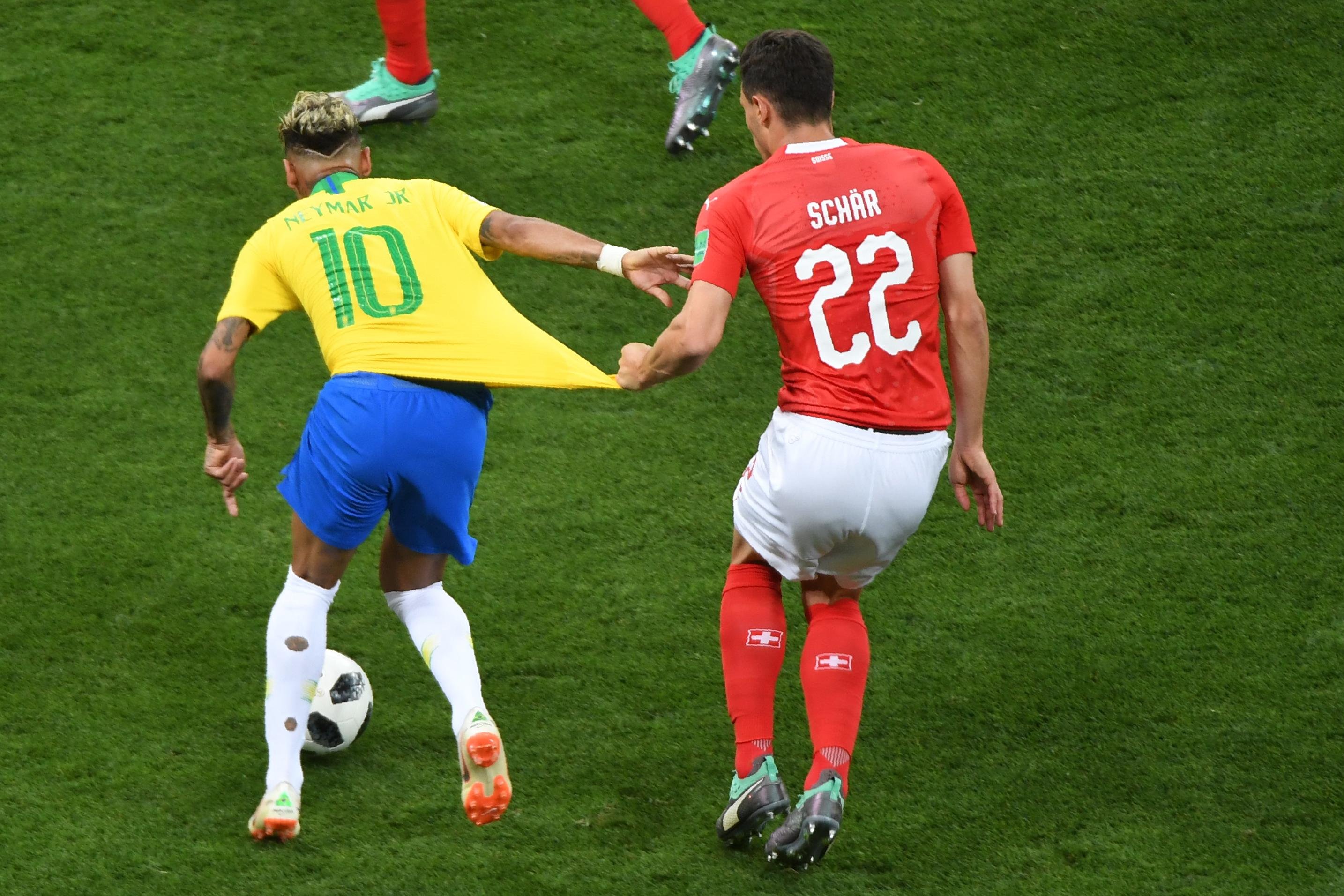 Neymar foi muito bem marcado pelos su&iacute;&ccedil;os