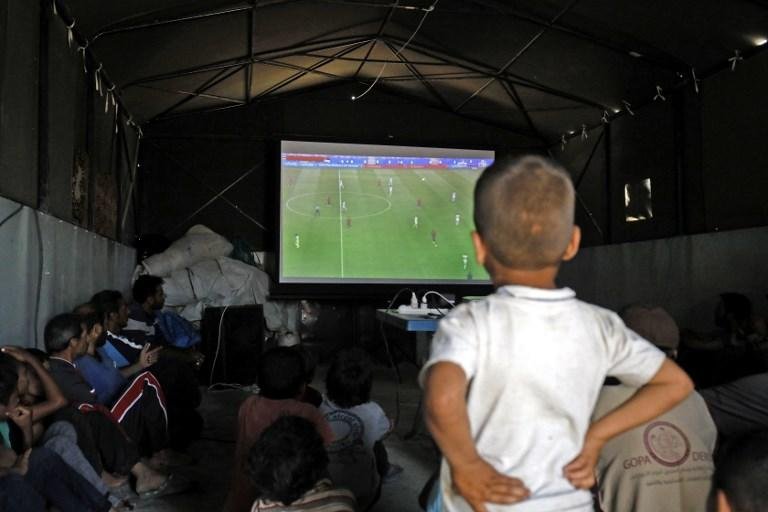 Para muitos s&iacute;rios, a Copa &eacute; um breve al&iacute;vio para a guerra