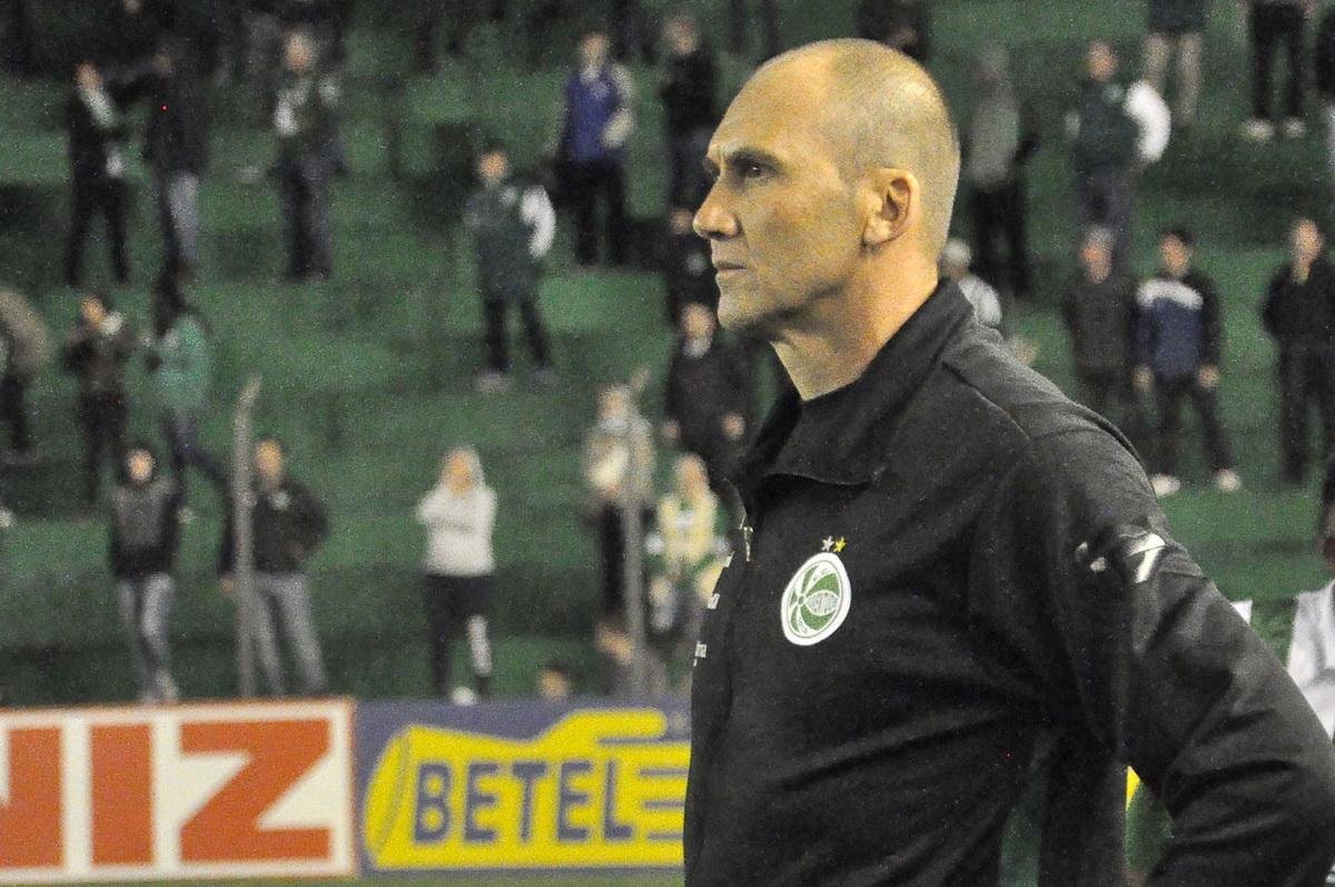 Gilmar Dal Pozzo ter&aacute; a miss&atilde;o de tirar o Brasil de Pelotas do Z-4 da S&eacute;rie B