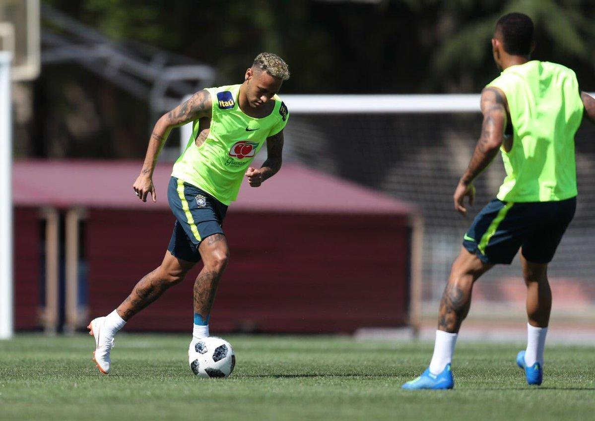 Neymar volta a treinar com a Sele&ccedil;&atilde;o 