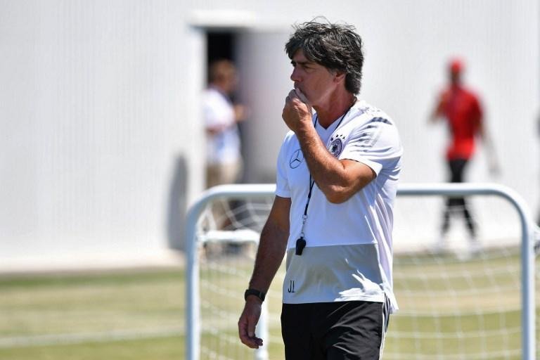 L&ouml;w tenta lidar com cr&iacute;ticas e press&atilde;o na Alemanha