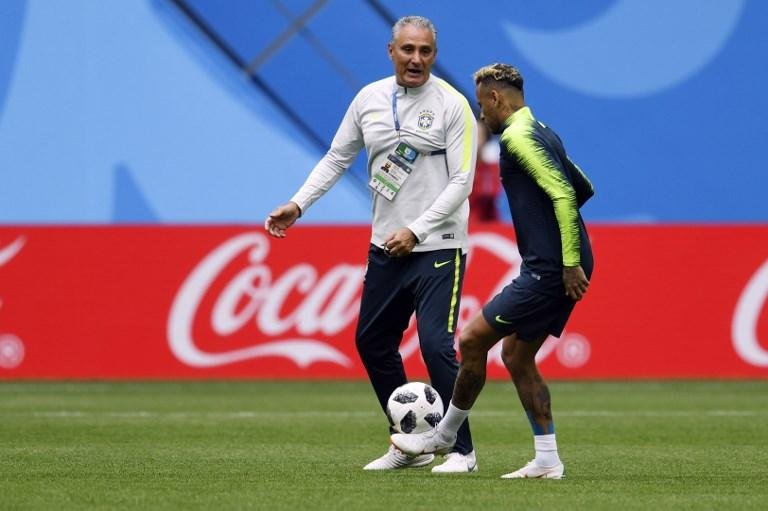 Tite defendeu Neymar em entrevista coletiva