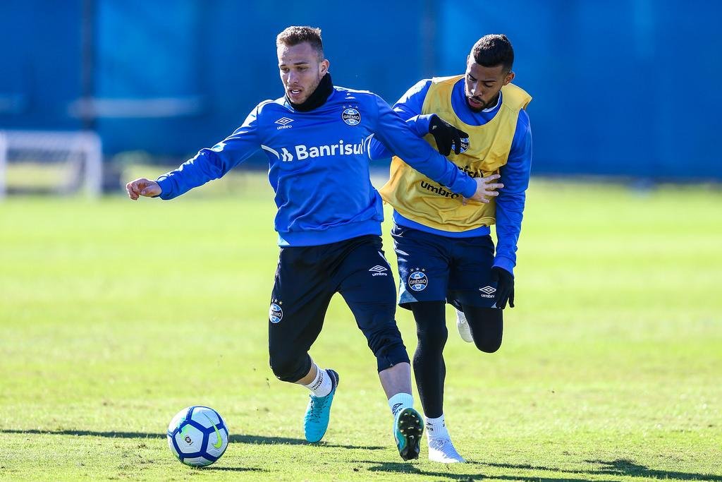 Bar&ccedil;a e Gr&ecirc;mio negociam libera&ccedil;&atilde;o imediata de Arthur