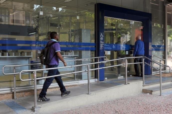 Atendimento funcionar&aacute; das 13h &agrave;s 17h em todo o pa&iacute;s